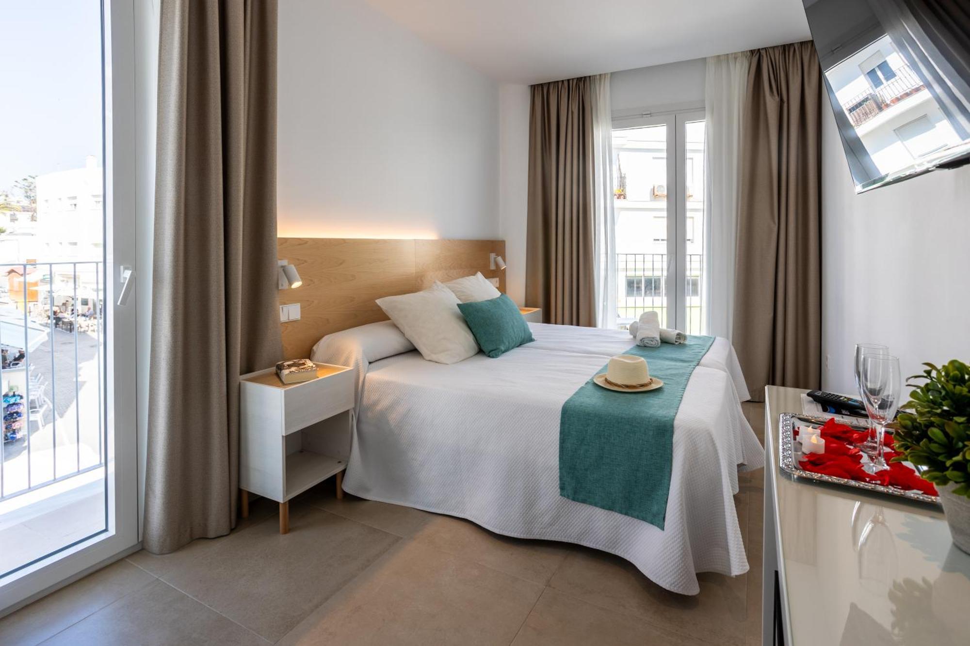 Hotel Oasis Centro Conil De La Frontera Extérieur photo